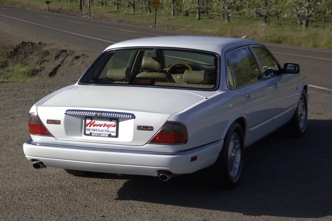 1996 Jaguar X300 XJ - Image 10 of 31