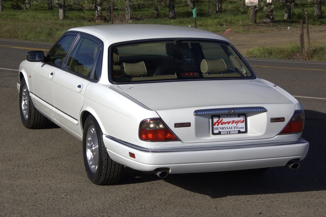 1996 Jaguar X300 XJ - Image 9 of 31