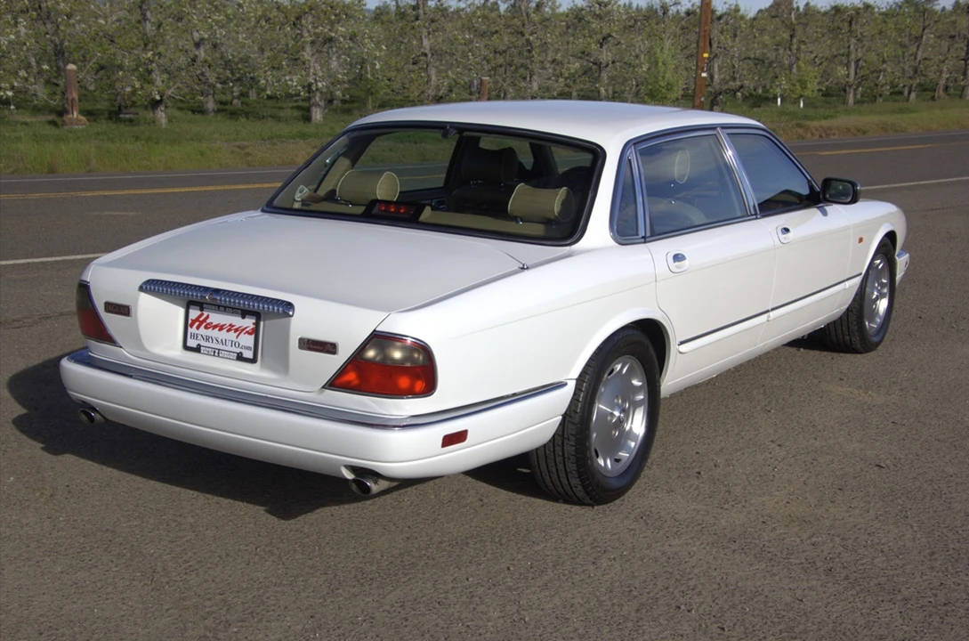 1996 Jaguar X300 XJ - Image 16 of 31
