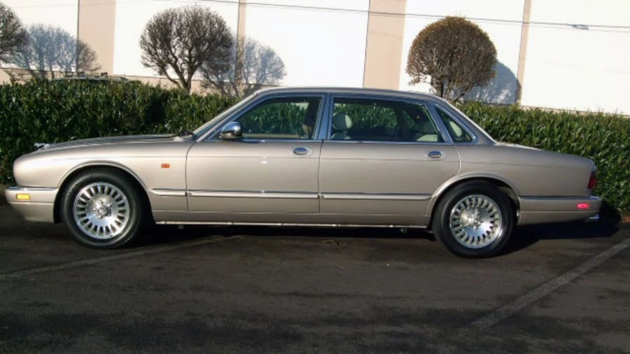 1996 Jaguar X300 XJ - Image 2 of 12