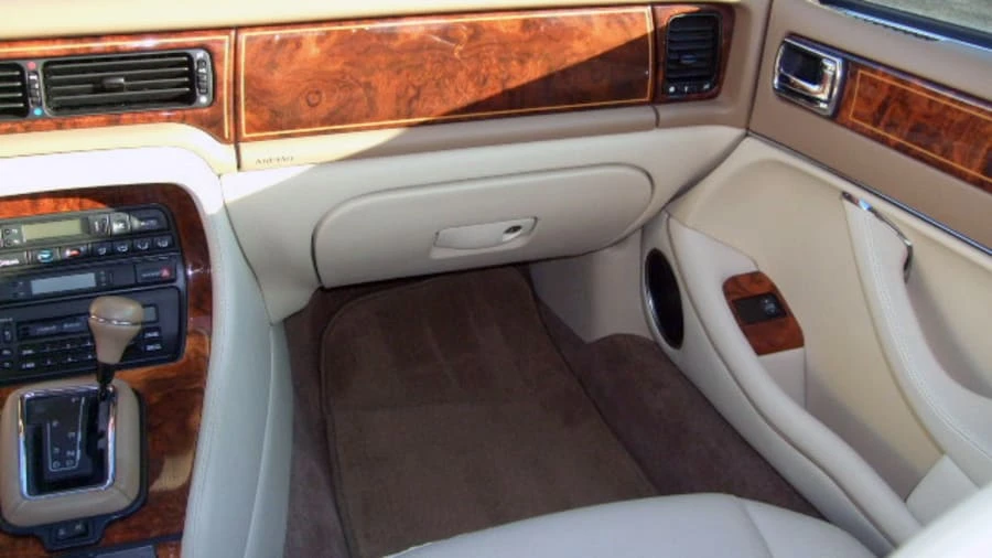 1996 Jaguar X300 XJ - Image 7 of 12