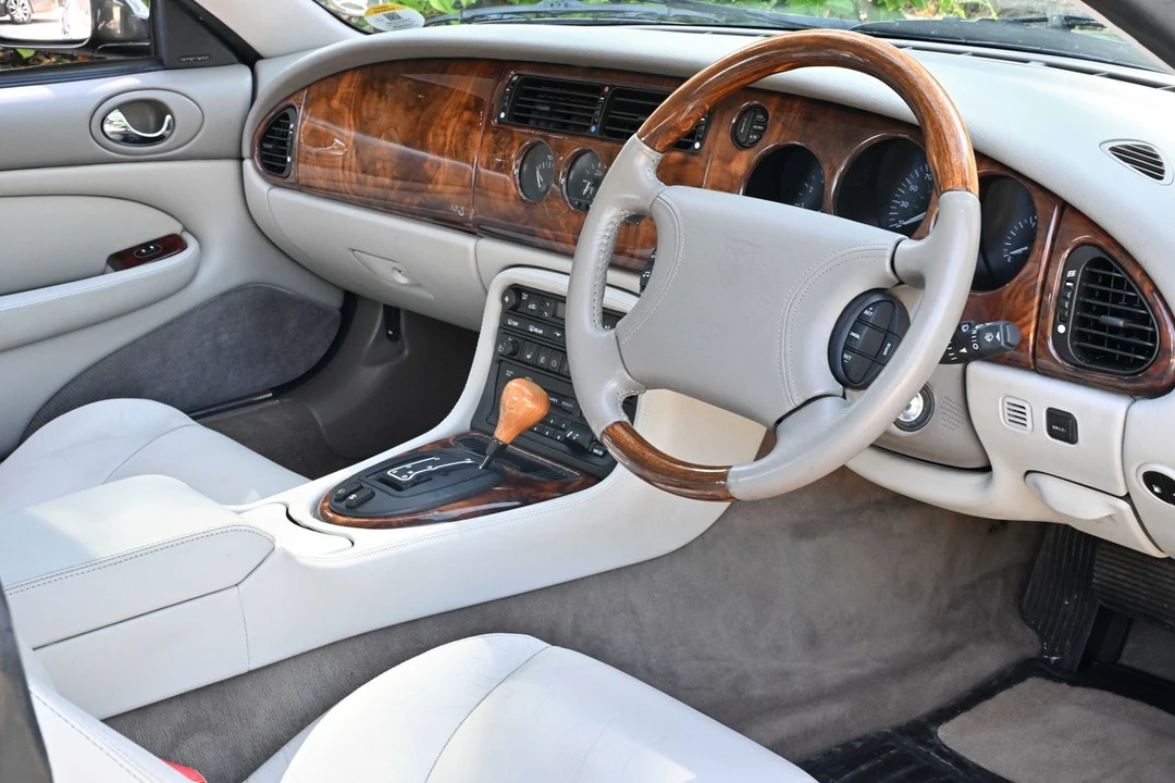 1996 Jaguar X100 XK8 - Image 23 of 30