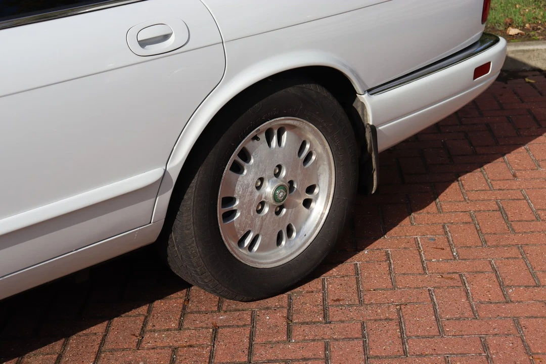 1996 Jaguar X300 XJ - Image 13 of 30