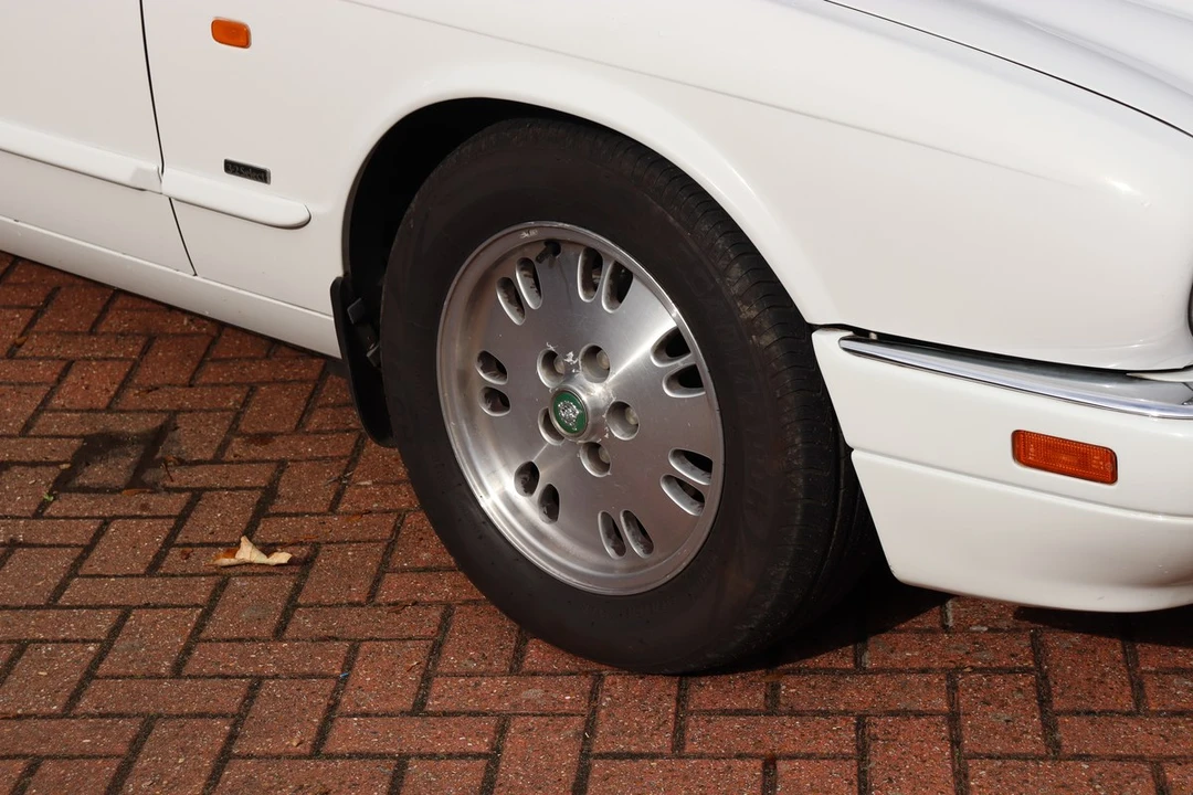 1996 Jaguar X300 XJ - Image 10 of 30