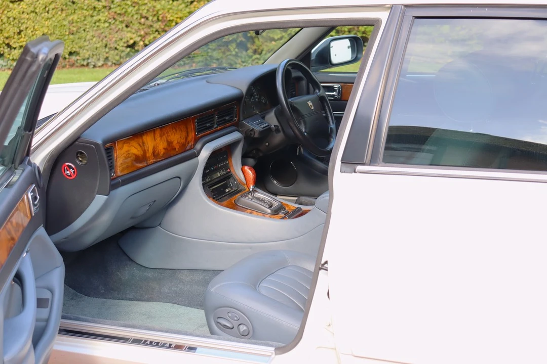 1996 Jaguar X300 XJ - Image 26 of 30