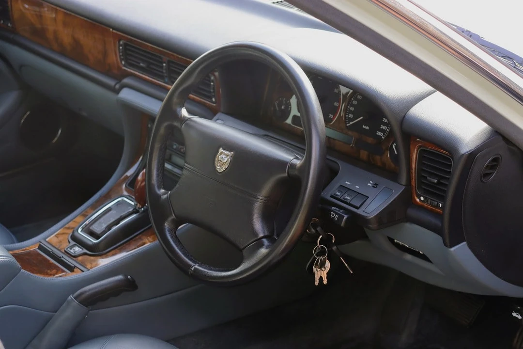 1996 Jaguar X300 XJ - Image 15 of 30