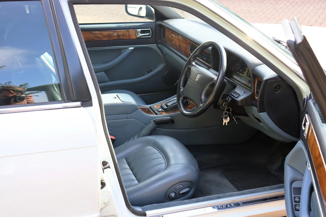1996 Jaguar X300 XJ - Image 14 of 30