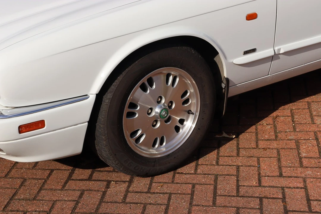 1996 Jaguar X300 XJ - Image 12 of 30