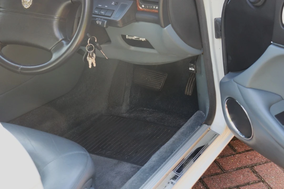 1996 Jaguar X300 XJ - Image 17 of 30