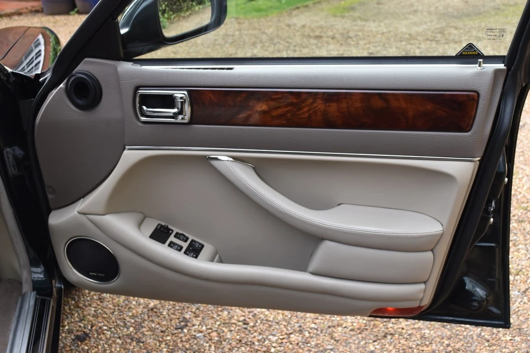 1996 Jaguar X300 XJ - Image 25 of 30