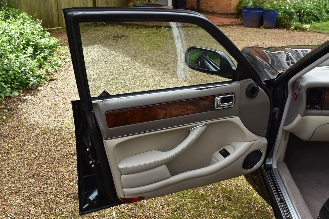 1996 Jaguar X300 XJ - Image 29 of 30
