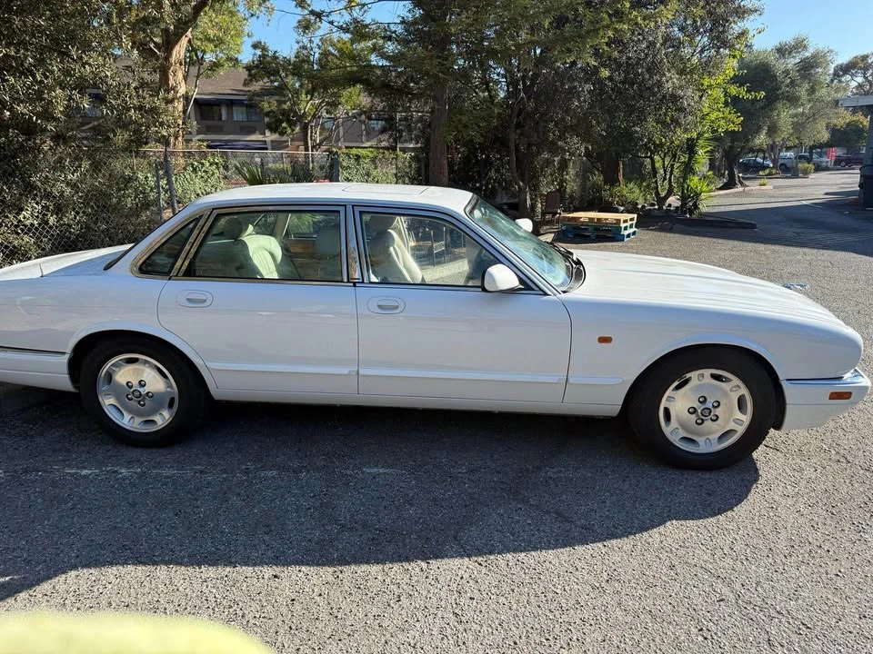 1996 Jaguar X300 XJ - Image 3 of 11