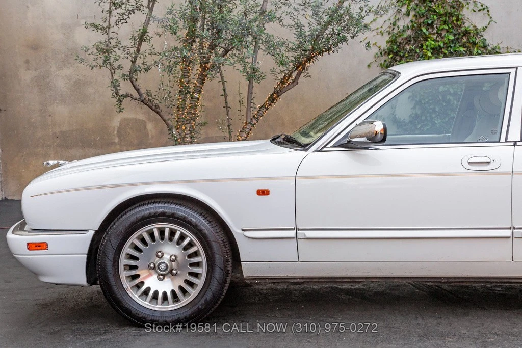 1996 Jaguar X300 XJ - Image 11 of 12