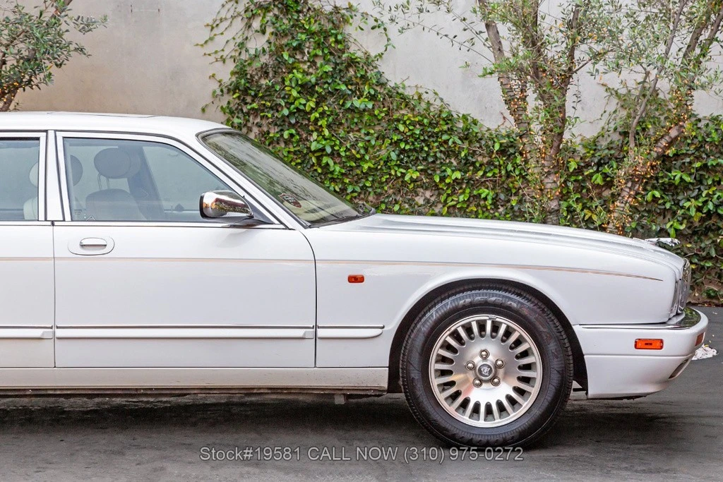 1996 Jaguar X300 XJ - Image 9 of 12
