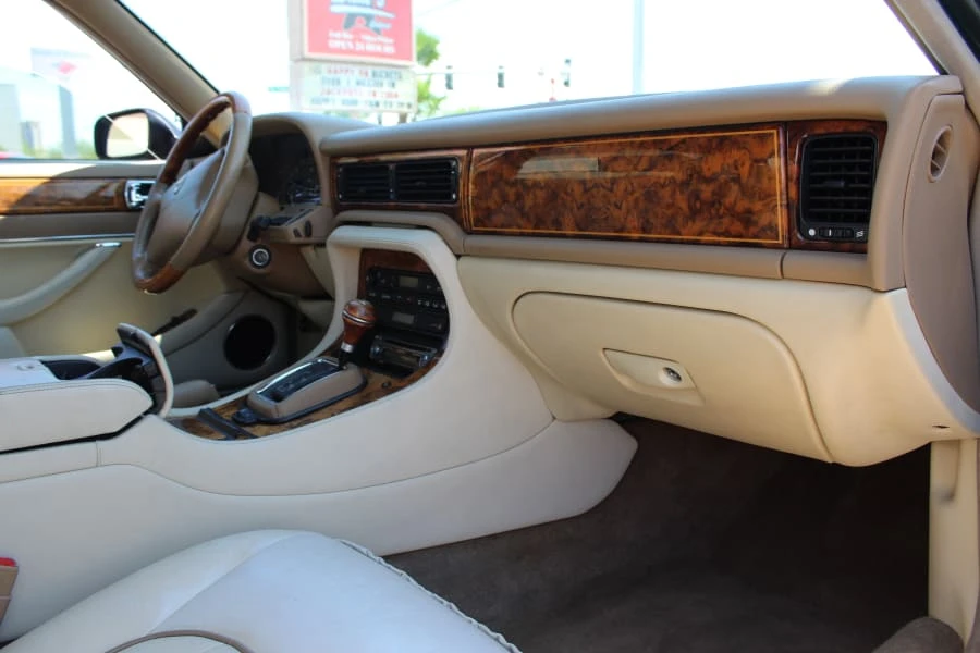 1996 Jaguar X300 XJ - Image 4 of 6