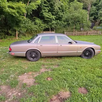 1996 Jaguar XJ Sedan 4D