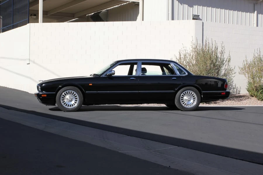 1996 Jaguar X300 XJ - Image 2 of 12