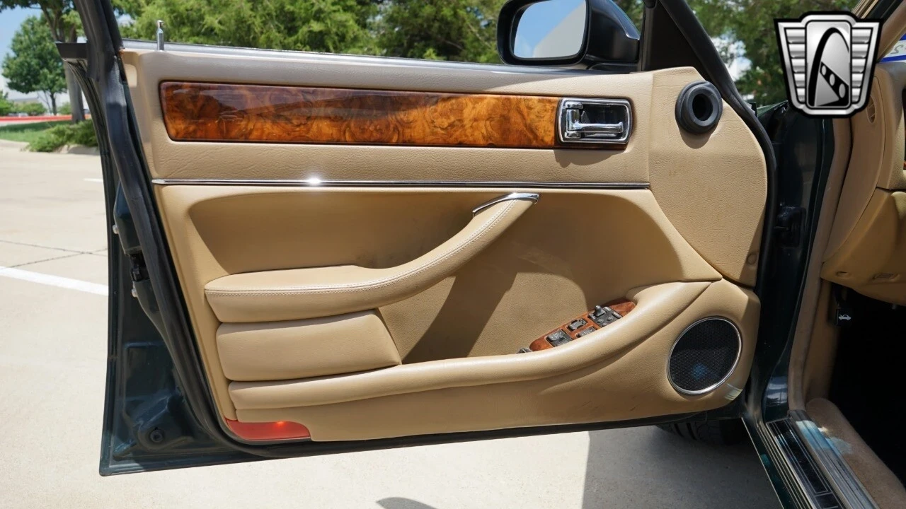 1996 Jaguar X300 XJ - Image 16 of 21