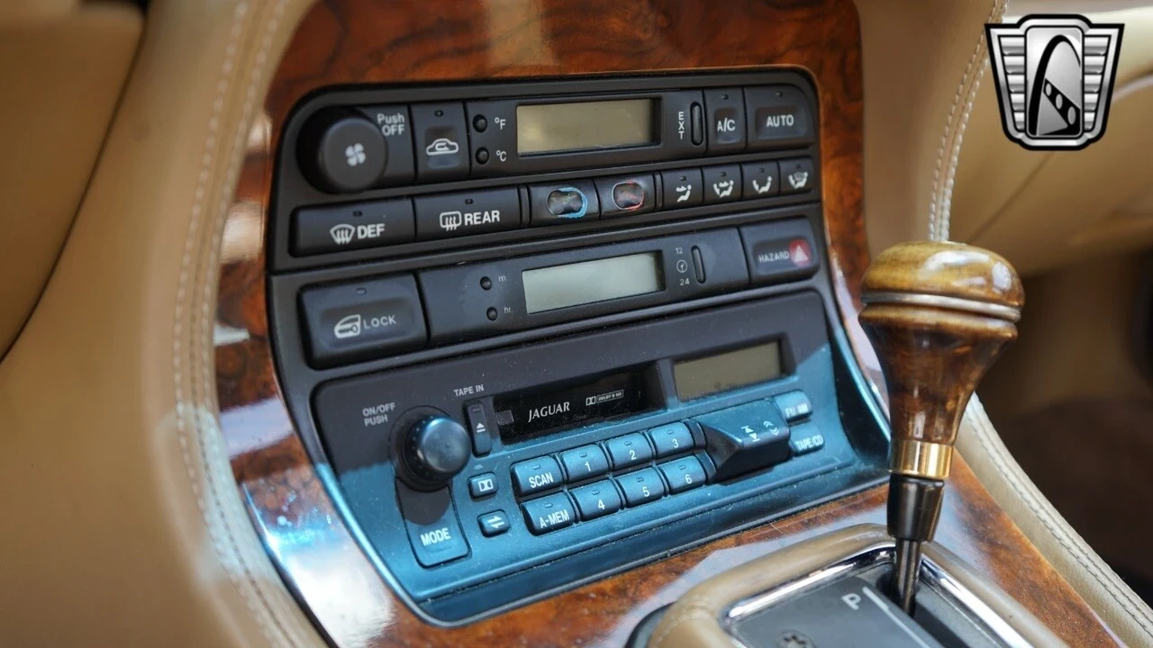 1996 Jaguar X300 XJ - Image 20 of 21