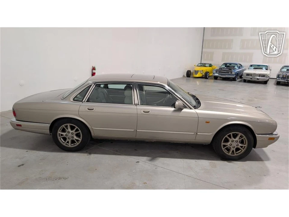 1996 Jaguar X300 XJ - Image 16 of 31