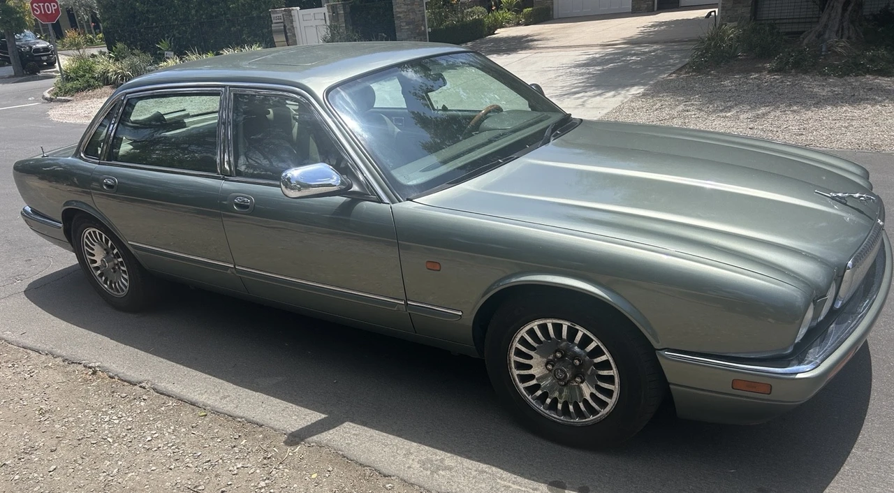 1996 Jaguar X300 XJ - Image 2 of 10