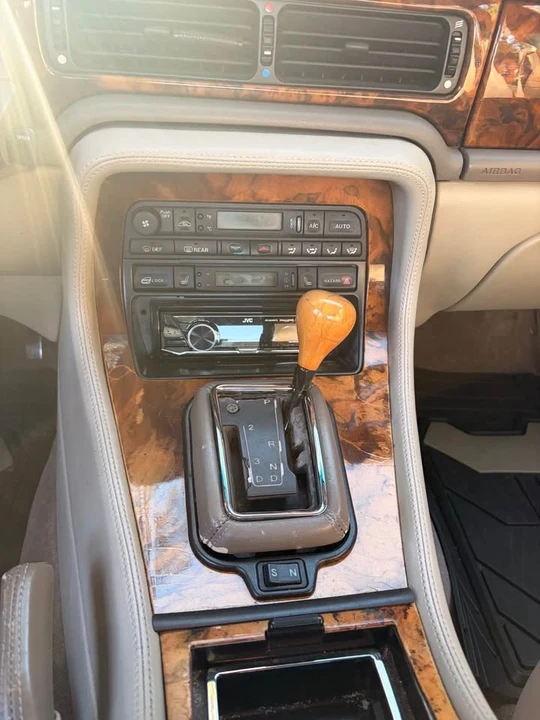 1996 Jaguar X300 XJ - Image 10 of 15