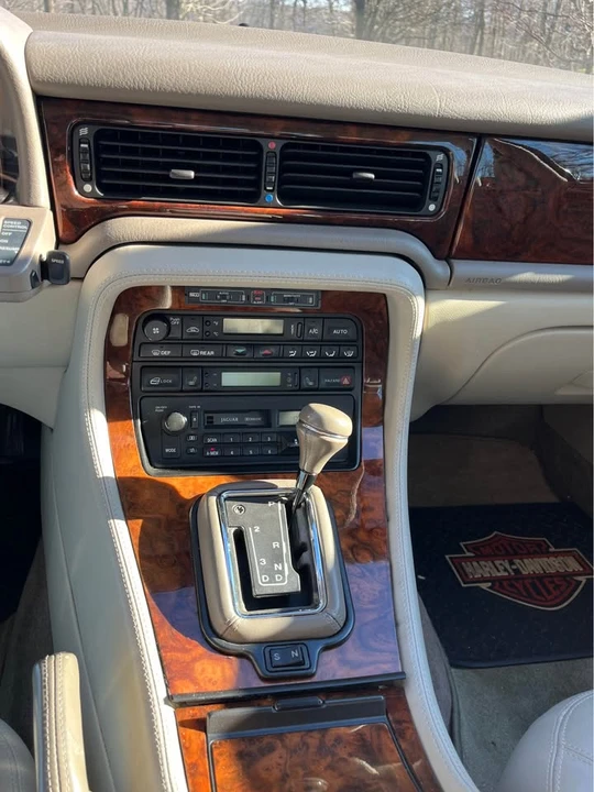 1996 Jaguar X300 XJ - Image 8 of 12
