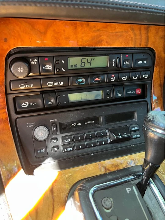1996 Jaguar X300 XJ - Image 3 of 19