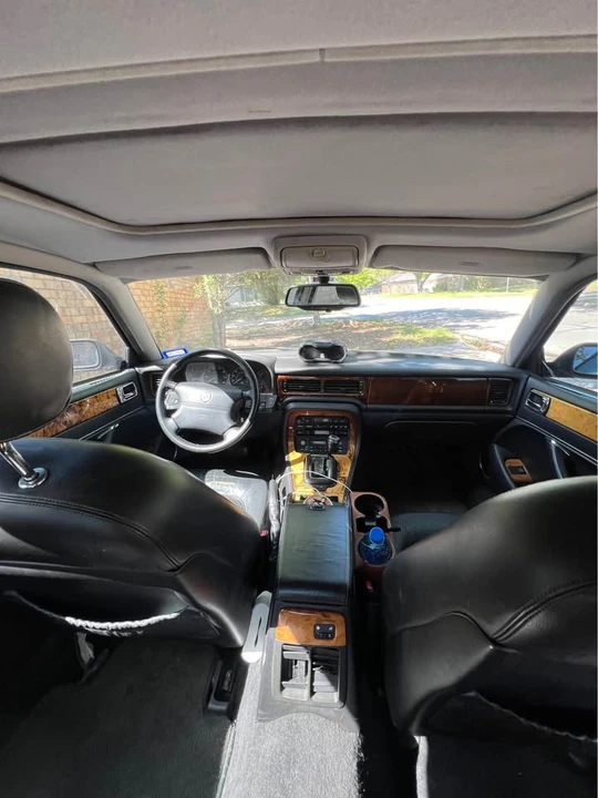 1996 Jaguar X300 XJ - Image 8 of 19