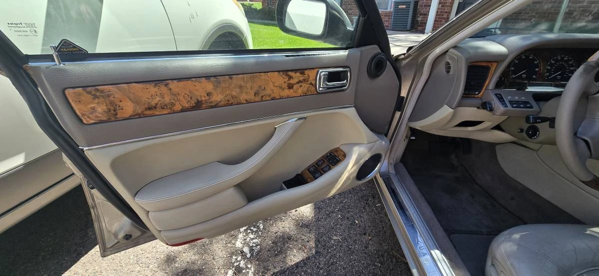 1996 Jaguar X300 XJ - Image 13 of 20