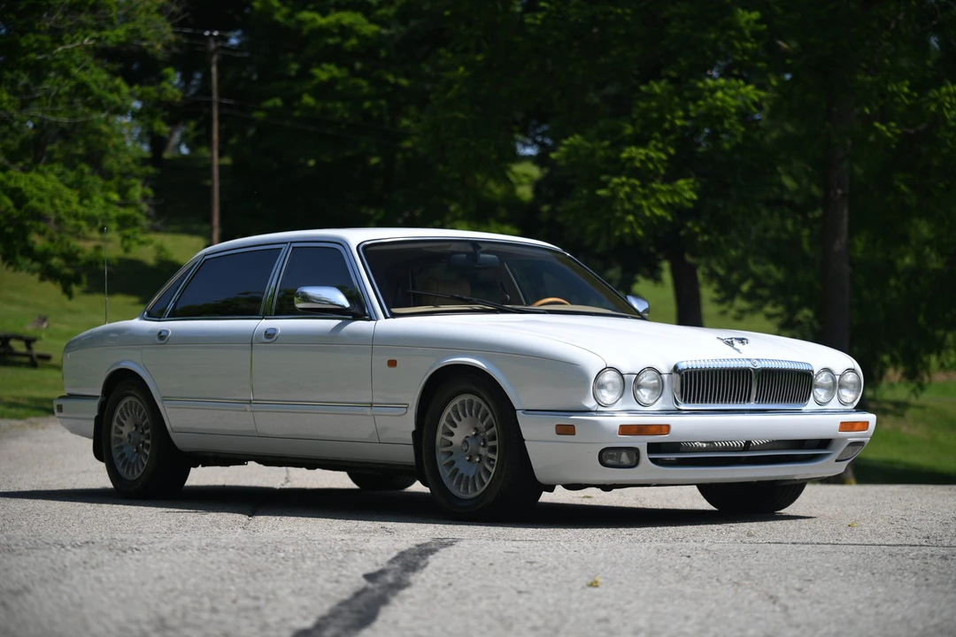 1996 Jaguar X300 XJ - Image 14 of 31