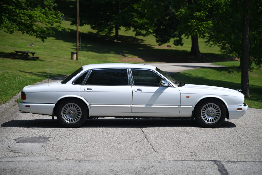 1996 Jaguar X300 XJ - Image 13 of 31
