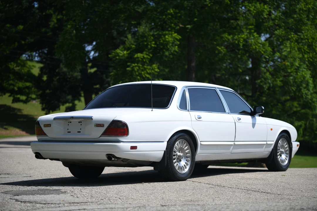 1996 Jaguar X300 XJ - Image 10 of 31
