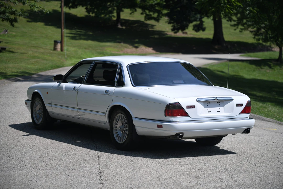 1996 Jaguar X300 XJ - Image 8 of 31