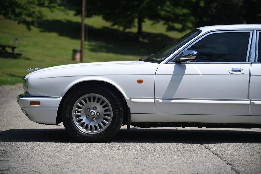 1996 Jaguar X300 XJ - Image 17 of 31