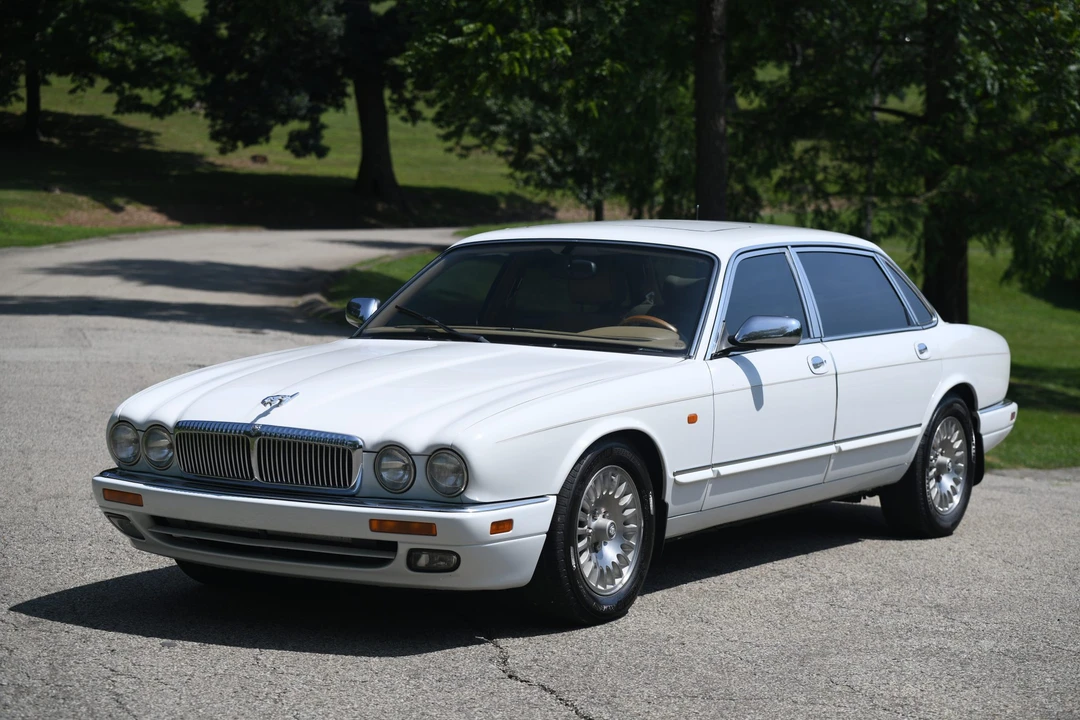 1996 Jaguar X300 XJ - Image 2 of 31