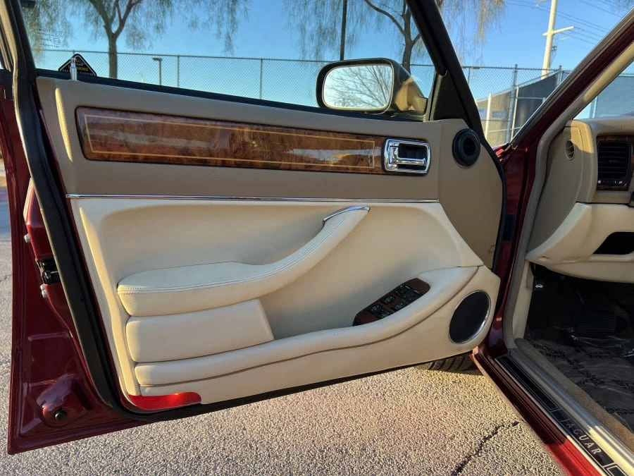 1996 Jaguar X300 XJ - Image 23 of 29