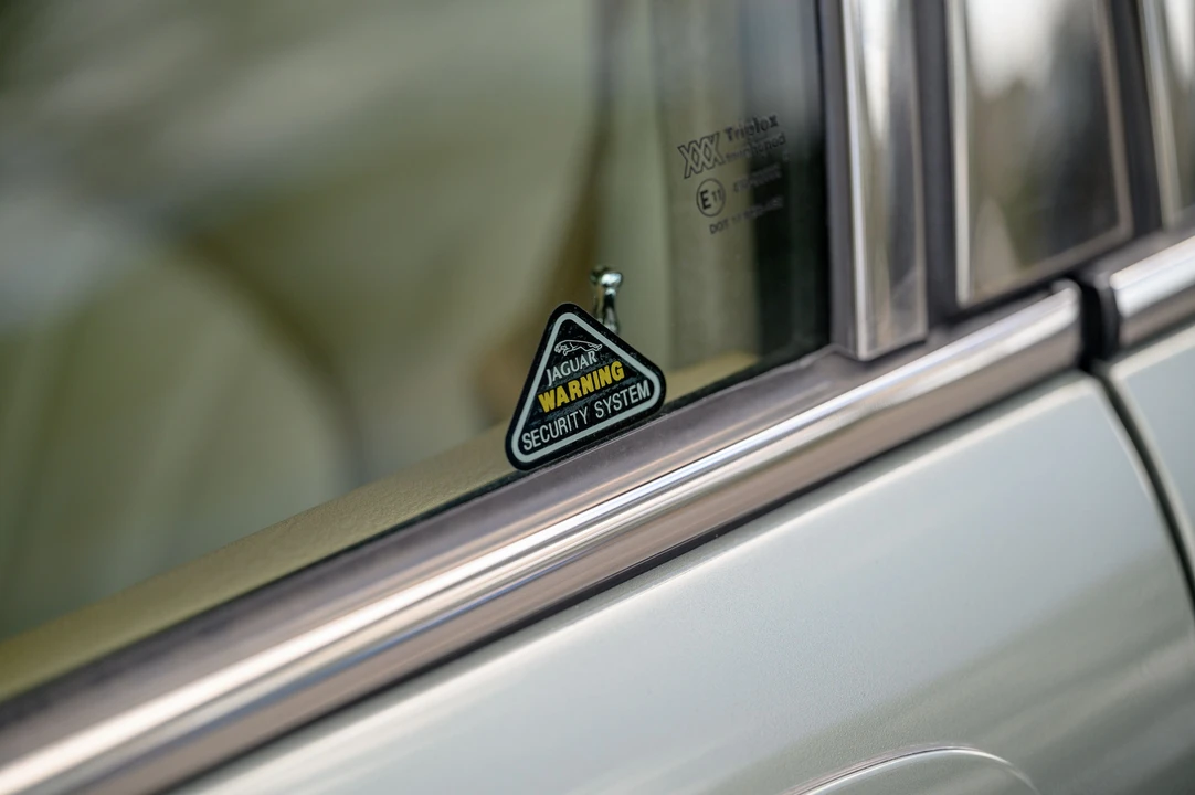 1996 Jaguar X300 XJ - Image 2 of 31