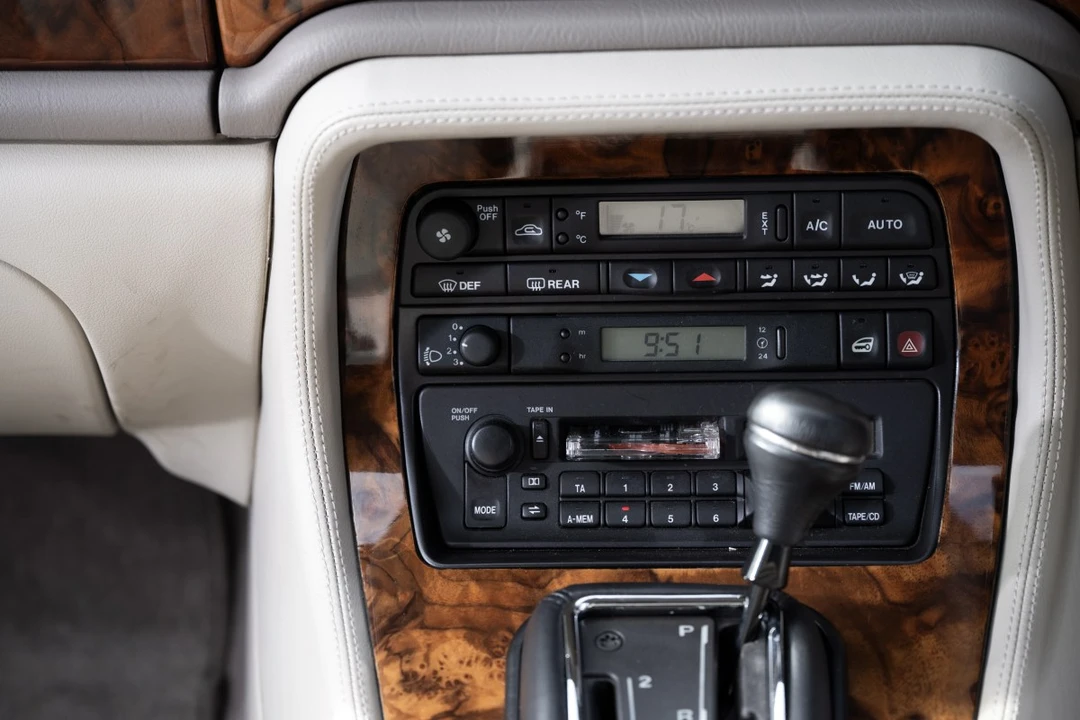 1996 Jaguar X300 XJ - Image 27 of 30
