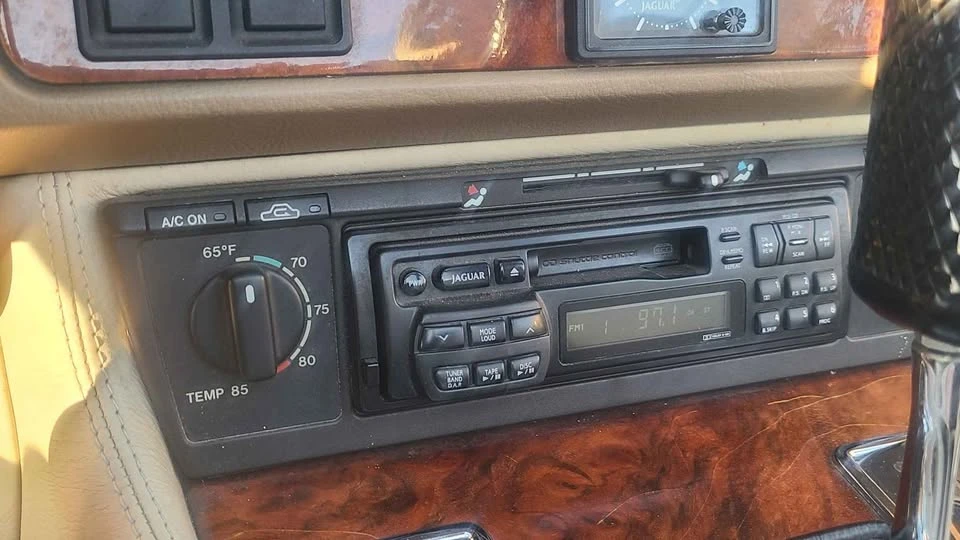 1996 Jaguar XJS Convertible - Image 9 of 10