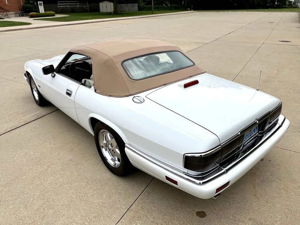 1996 Jaguar XJS - Image 12 of 21
