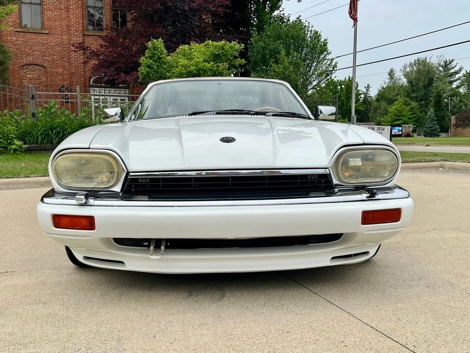 1996 Jaguar XJS - Image 2 of 31
