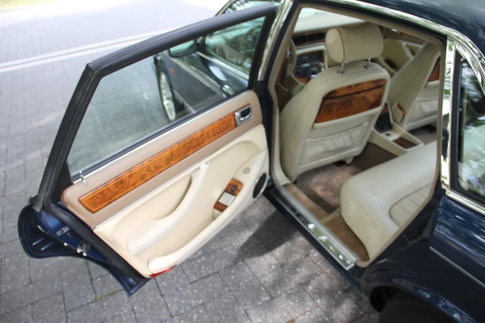 1996 Jaguar X300 XJ - Image 12 of 20