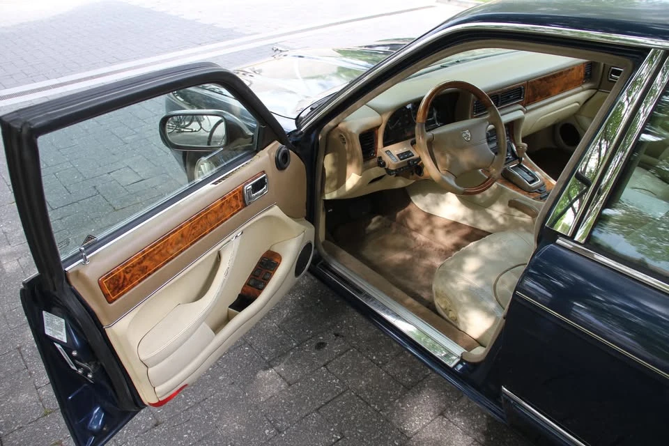 1996 Jaguar X300 XJ - Image 11 of 20