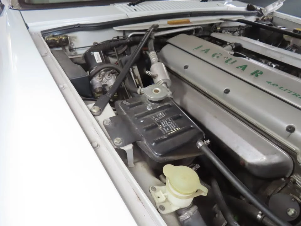 1996 Jaguar XJS - Image 8 of 15
