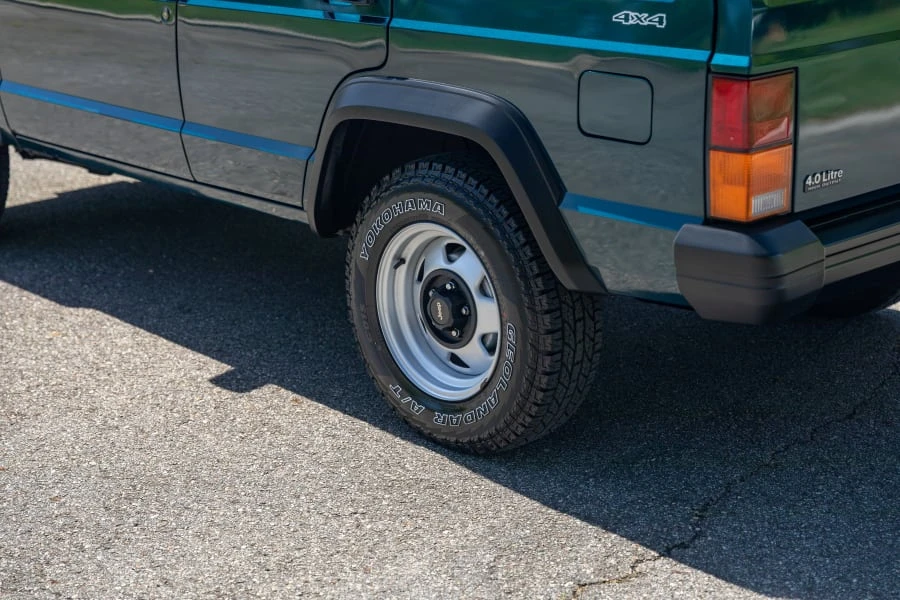 1996 Jeep XJ Cherokee - Image 15 of 28