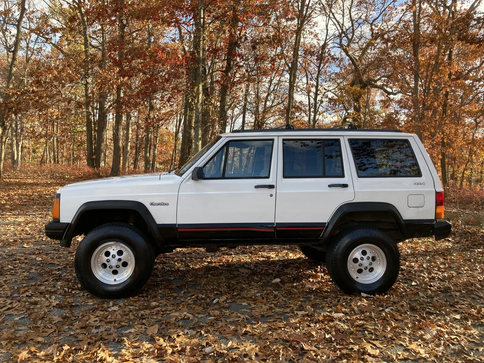 1996 Jeep XJ Cherokee - Image 13 of 31