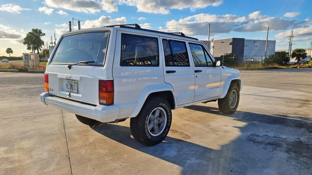 1996 Jeep XJ Cherokee - Image 19 of 31
