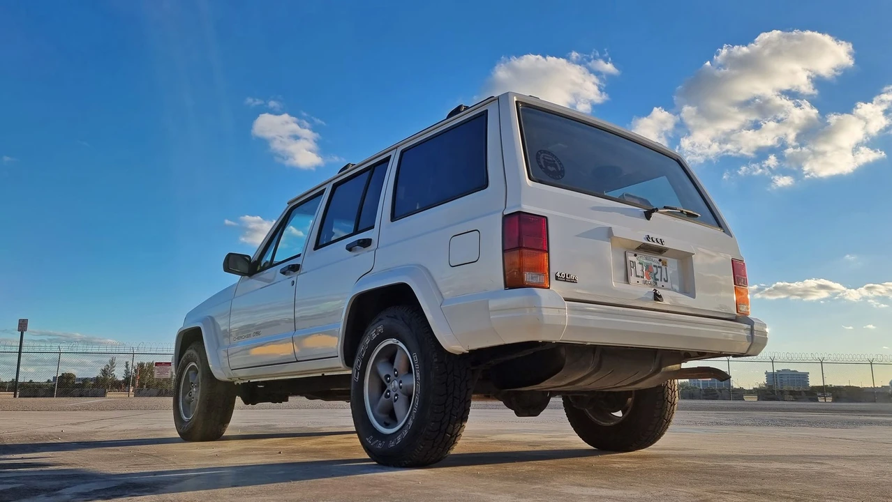 1996 Jeep XJ Cherokee - Image 15 of 31