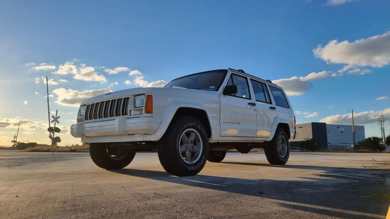 1996 Jeep XJ Cherokee - Image 13 of 31